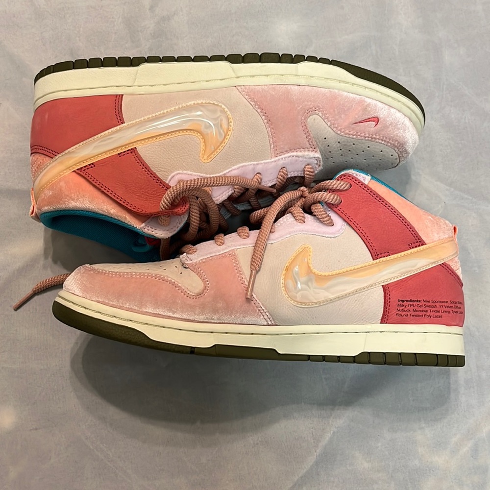 NIKE DUNKS SOCIAL STATUS